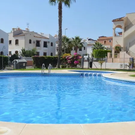 Villamartin, Lovely 2 Bed House, Short Walk To The Plaza. Holiday home