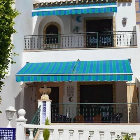 Villamartin, Lovely 2 Bed House, Short Walk To The Plaza. Holiday home Orihuela