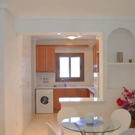 Villamartin, Lovely 2 Bed House, Short Walk To The Plaza. Holiday home *