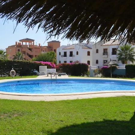 Villamartin, Lovely 2 Bed House, Short Walk To The Plaza. Orihuela