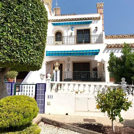 Villamartin, Lovely 2 Bed House, Short Walk To The Plaza. Orihuela