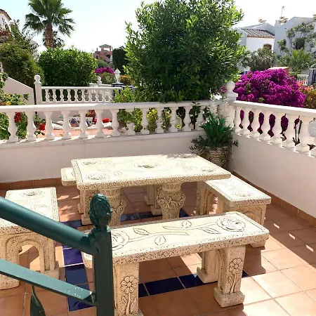 Villamartin, Lovely 2 Bed House, Short Walk To The Plaza. Holiday home